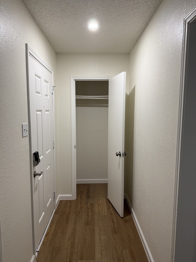 Building Photo - 204 Lanham Ct