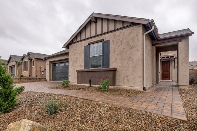 Foto del edificio - Beautiful custom home in The Dells!