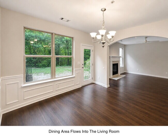 Building Photo - Move-In Ready Townhome in Coveted Castleberry Village Neighborhood
