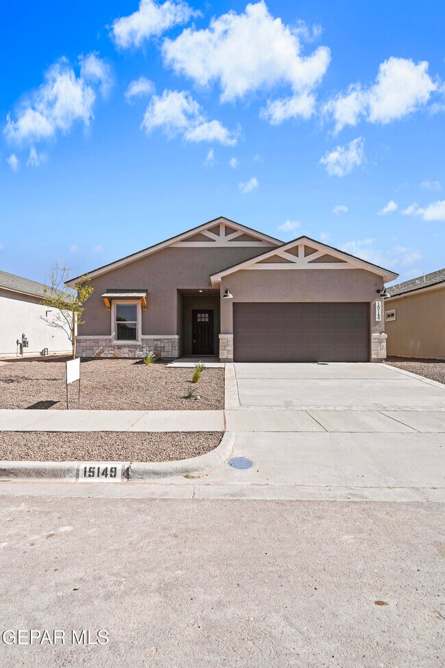 Foto del edificio - 15169 Ambition Ave