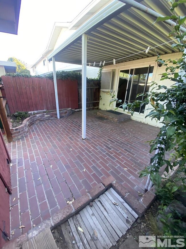 Building Photo - 163 Smithridge Park