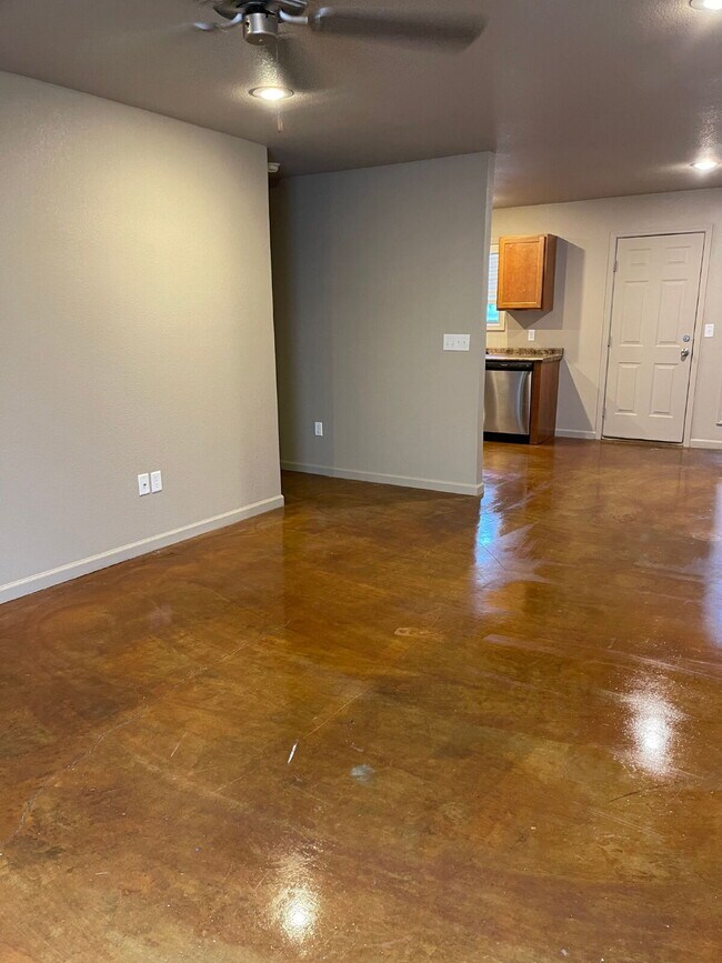 Foto del edificio - "Charming 3-Bedroom Haven with 2.5 Baths in the Heart of Jonesboro – 1,000 Sq Ft of Comfort at 51...