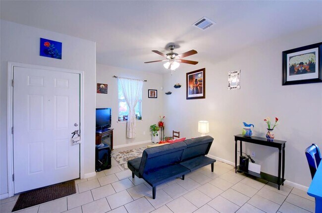 Foto del edificio - 5501 Bradford Pear Ln