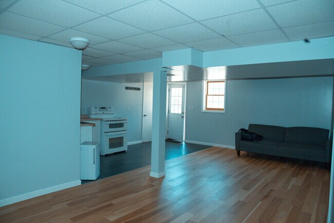 Building Photo - 105 Raindrop Ln