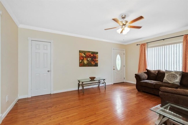 Foto del edificio - 1800 Stoney Brook Dr