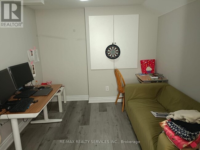 Building Photo - 150 Dells Crescent