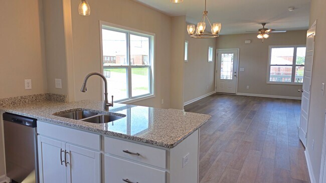 Foto del edificio - 1 Year of FREE Alarm Monitoring! 2 Bedroom with 2.5 Bath House! Available Now!