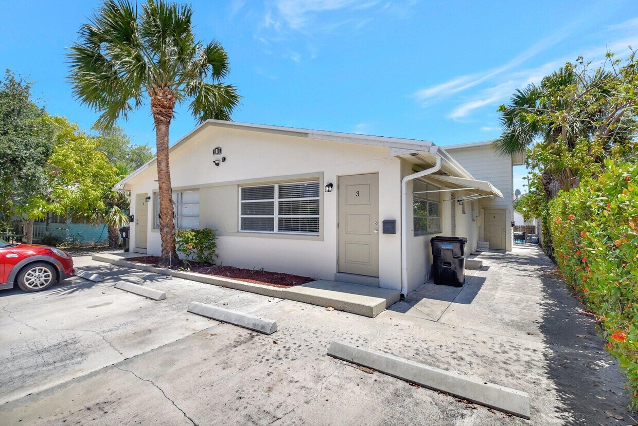 Primary Photo - 310 N M St