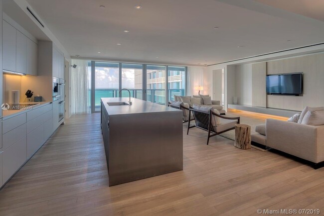 Building Photo - 2901 Collins Ave