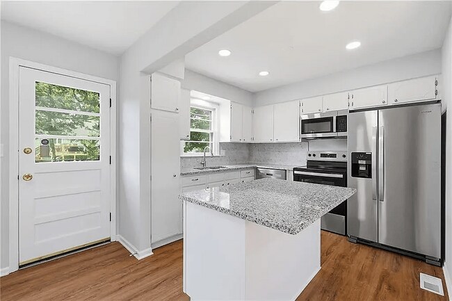 Foto del edificio - 10729 McGee St