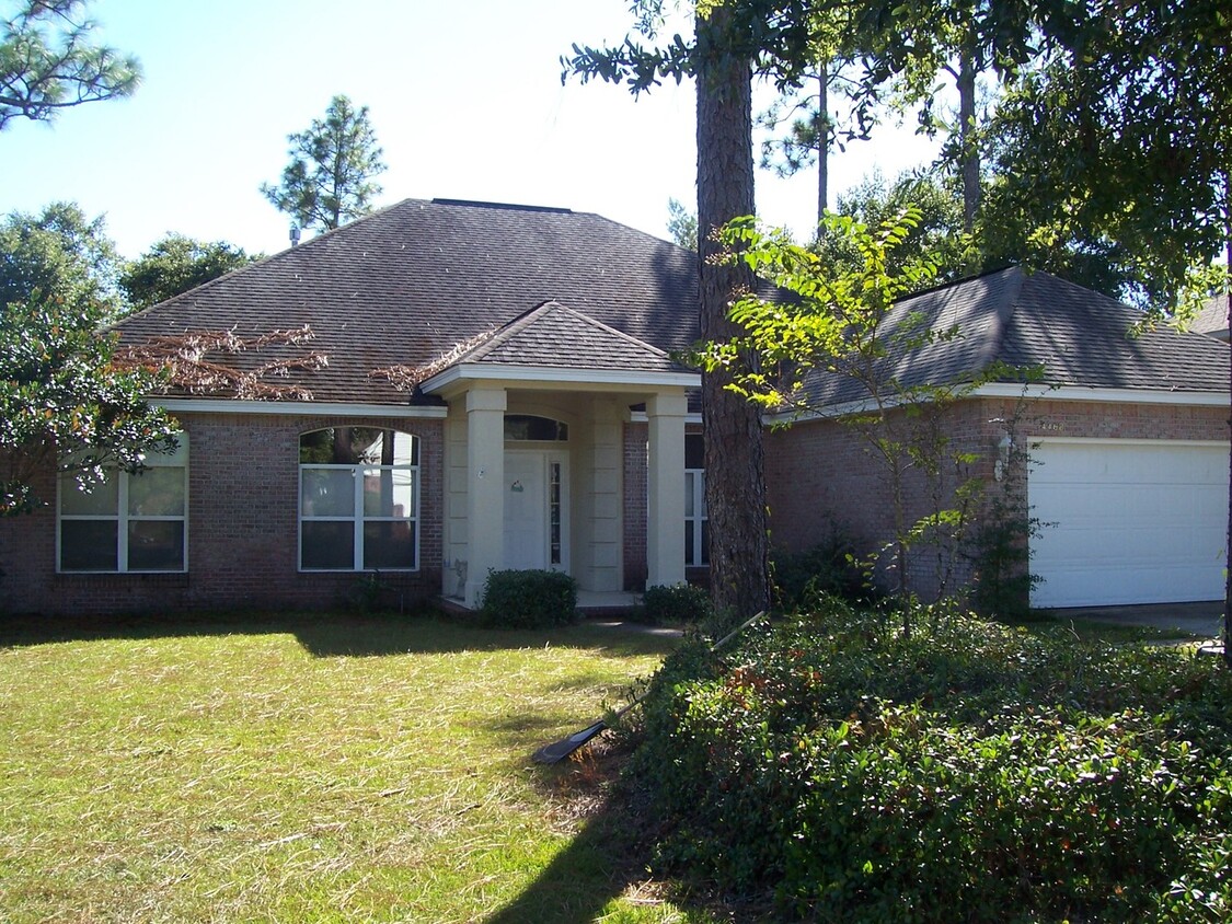 Foto principal - 4 bedroom in Rocky Bayou with a pool!