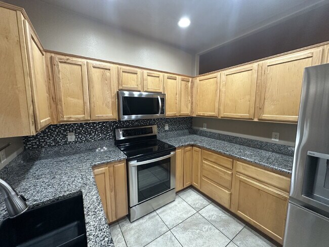 Foto del edificio - "Spacious 3-Bedroom Duplex Oasis in Hurricane, UT – 2 Full Baths & 1,263 Sq Ft of Comfort!"