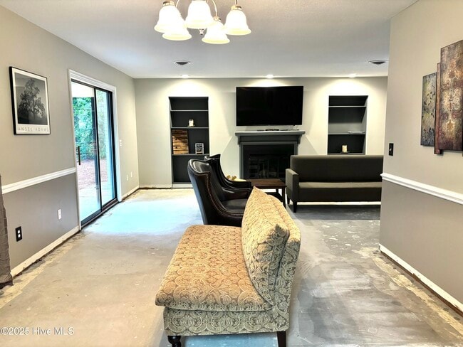Building Photo - 140 Westchester Cir