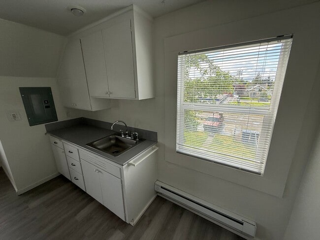 Building Photo - N31 A-C