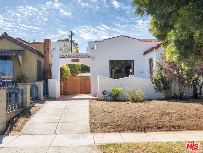 Foto del edificio - 1623 Carmona Ave