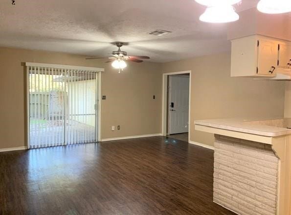 Building Photo - 2123 Williamsburg Ct S
