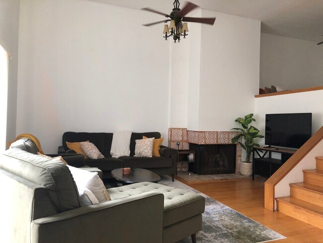 Building Photo - 3275 Caminito Eastbluff