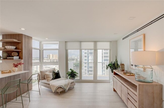 Building Photo - 1370 S Ocean Blvd