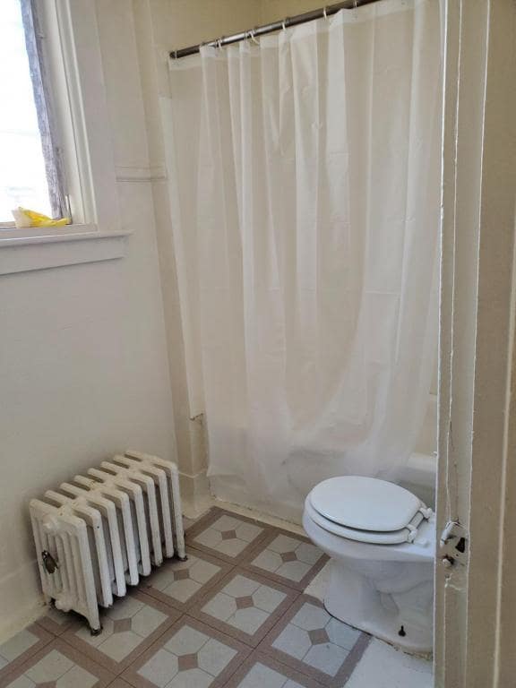 Building Photo - 11 1/2 N Van Buren Ave, 204