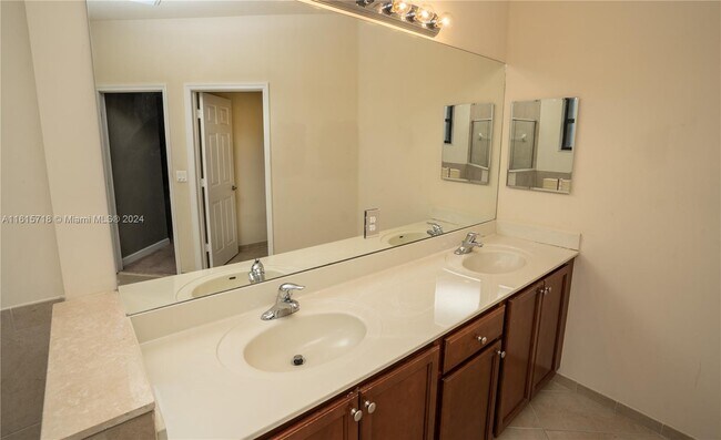 Foto del edificio - 16674 SW 43rd St