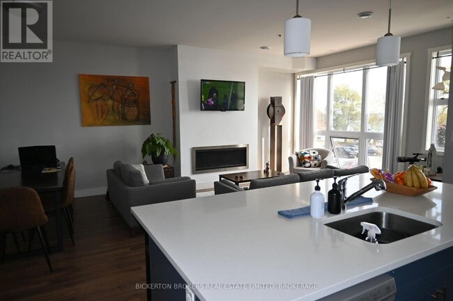 Building Photo - 130 Water St