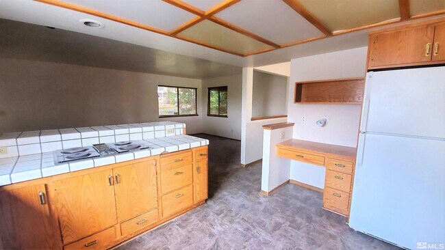 Building Photo - 3060 Comstock Dr