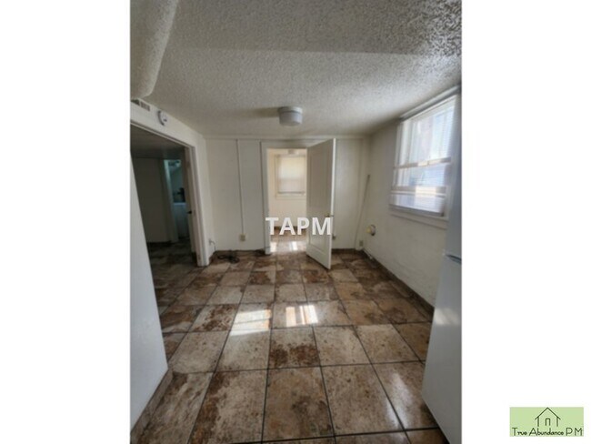 Foto del edificio - Cute studio apartment