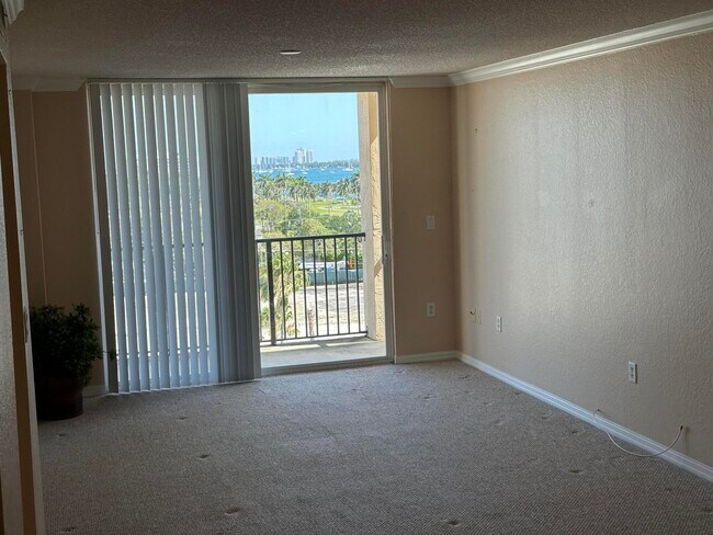 Building Photo - 1801 N Flagler Dr