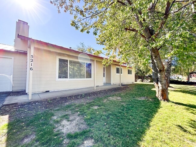 Building Photo - Newly Renovated 3 Bedroom, 2 Bath Home in ...