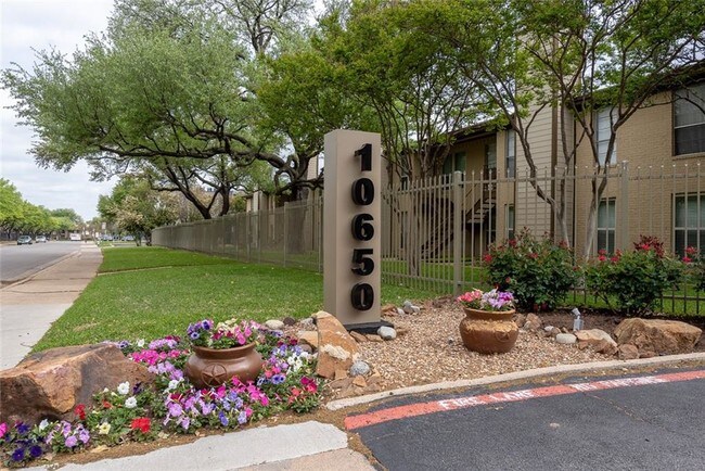 Building Photo - 10650 Steppington Dr