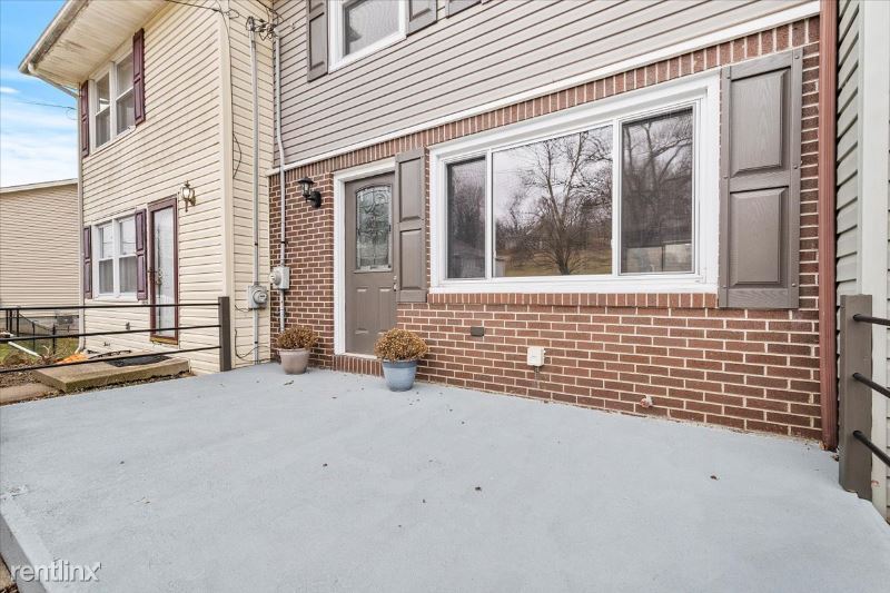 3 br, 2 bath Townhome 202 Stark Avenue D... Townhouse for Rent in