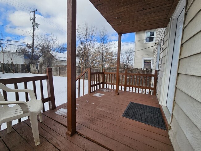 Foto del edificio - 3272 W 116th St