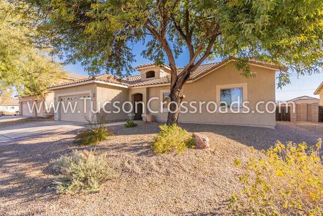 Building Photo - 4 Bedroom / 2 Bathroom Home