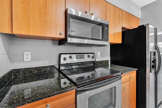 Foto del edificio - 2881 N Oakland Forest Dr