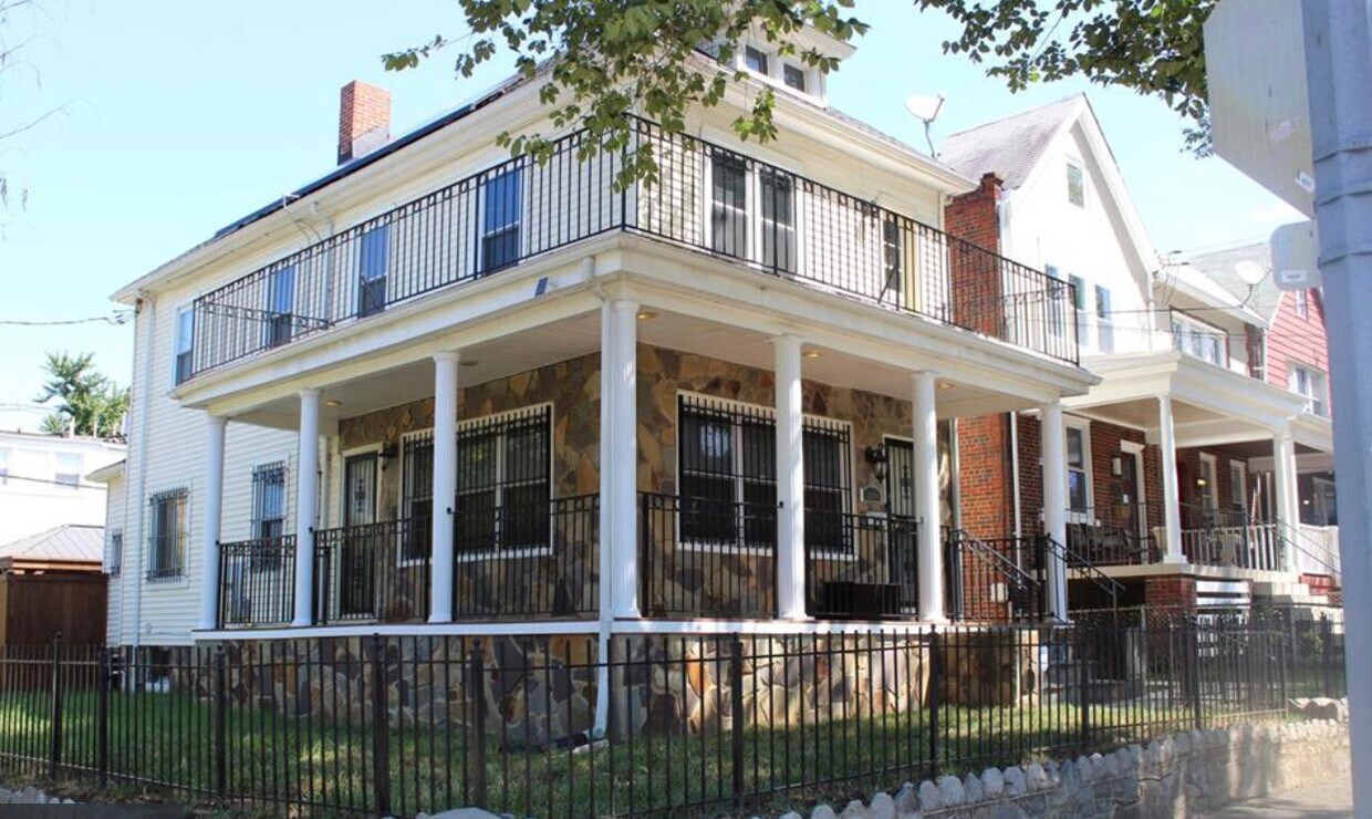 Foto principal - 1400 S St SE