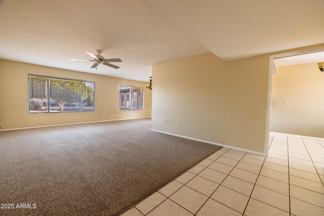 Building Photo - 10005 W Oak Ridge Dr