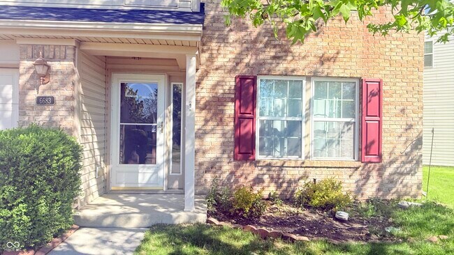 Foto del edificio - 6683 Amherst Way