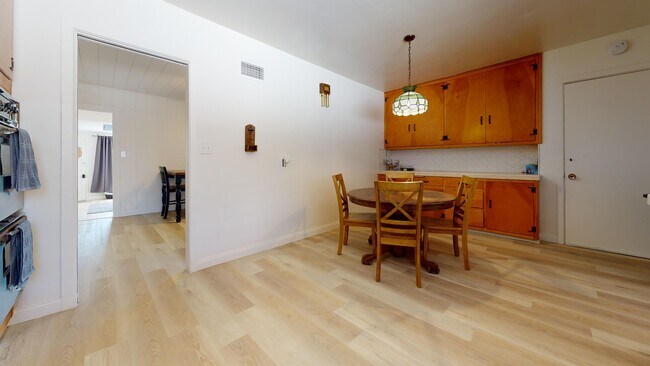 Foto del edificio - 5449 Dorothy Dr