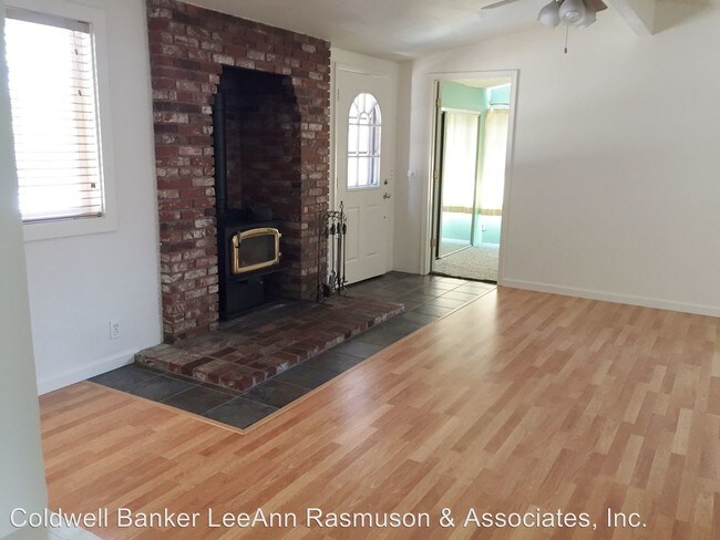 Foto del edificio - 219 Meadow Ln