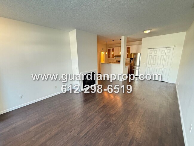 Building Photo - Woodbury Townhouse Available Now, Updated ...