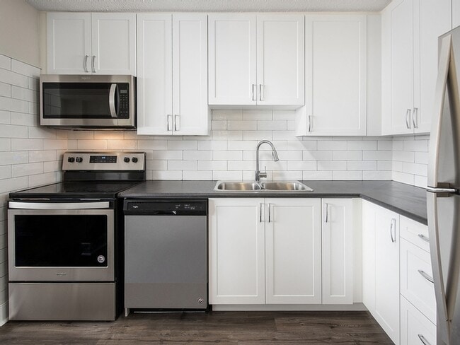 Building Photo - 7 ALBERT ST