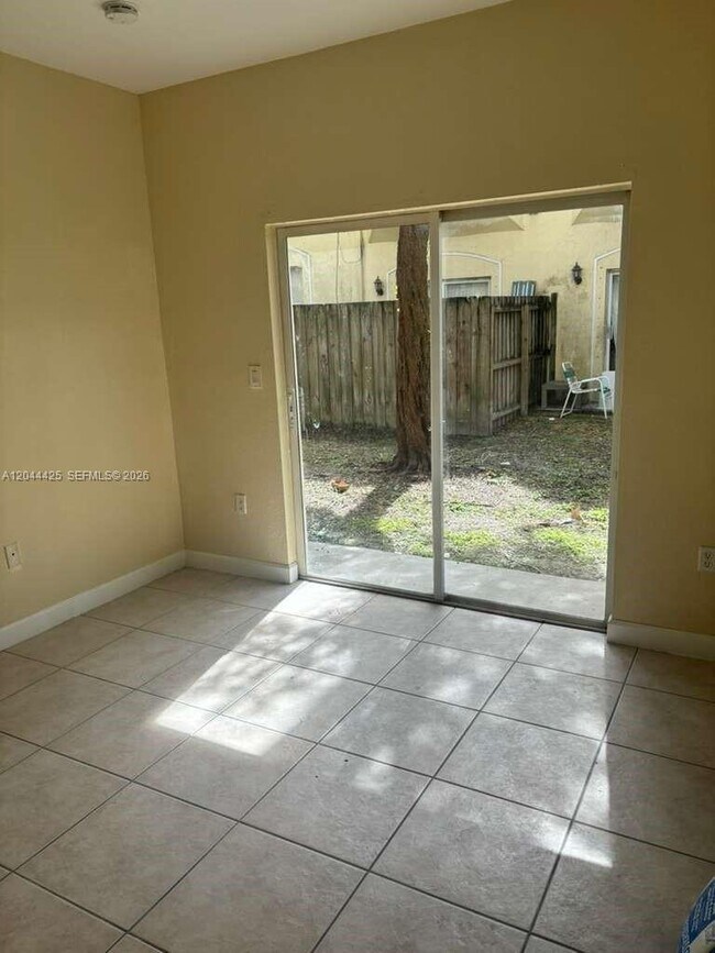 Foto del edificio - 1663 SE 27th Dr