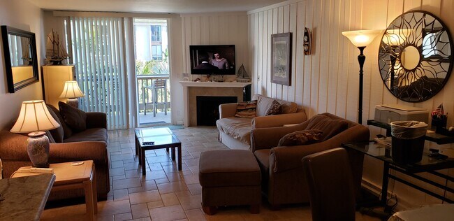 Living Room - 999 N Pacific St