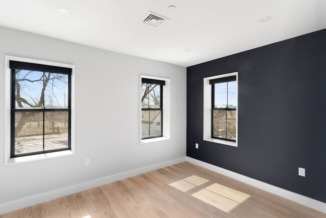 Foto del edificio - 631 Saratoga St