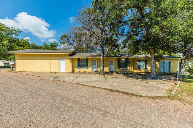 Building Photo - 142 County Rd 1604
