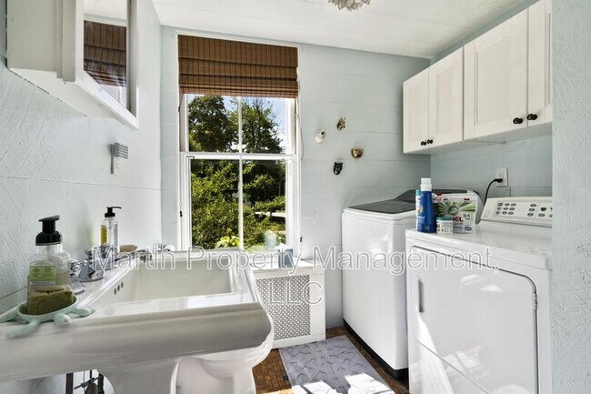 Foto del edificio - 2 Concord Rd