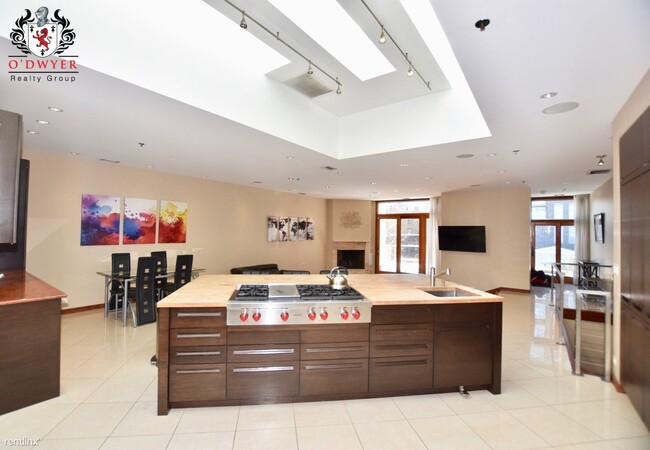 Building Photo - 3 br, 2 bath  - 1252 N Wells St Apt 3