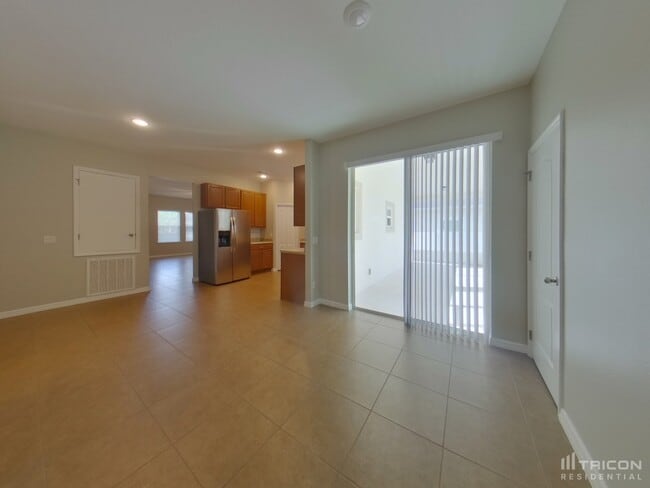 Building Photo - 617 del Pilar Dr
