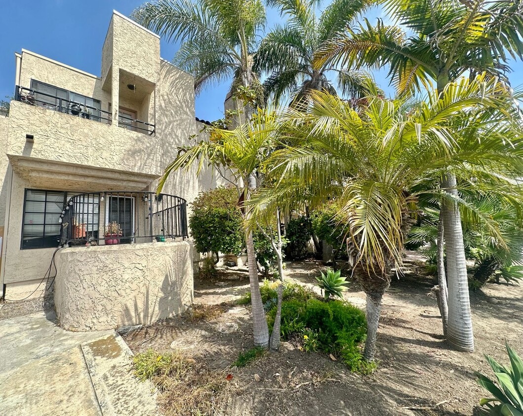 Primary Photo - Beautiful 2 bedroom Condo off Adams Ave wi...