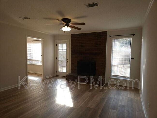 Foto del edificio - 4756 Red Leaf Way